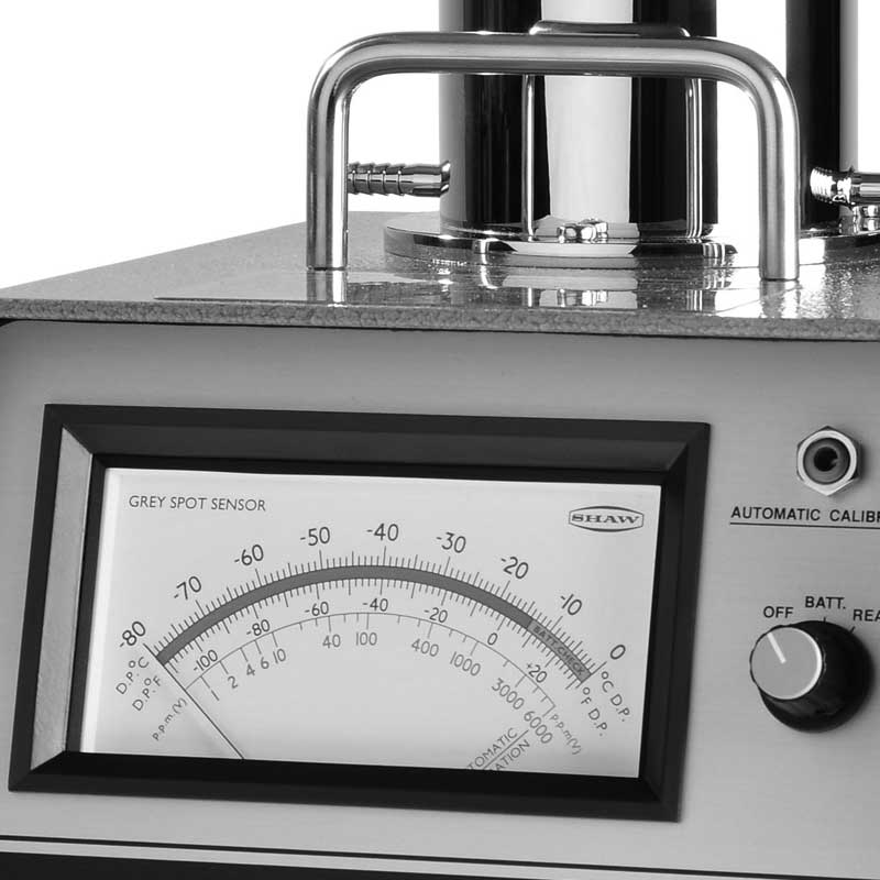 Shaw SADP portable dewpoint meter, automatic calibration, gases and compressed air, taking a spot check reading