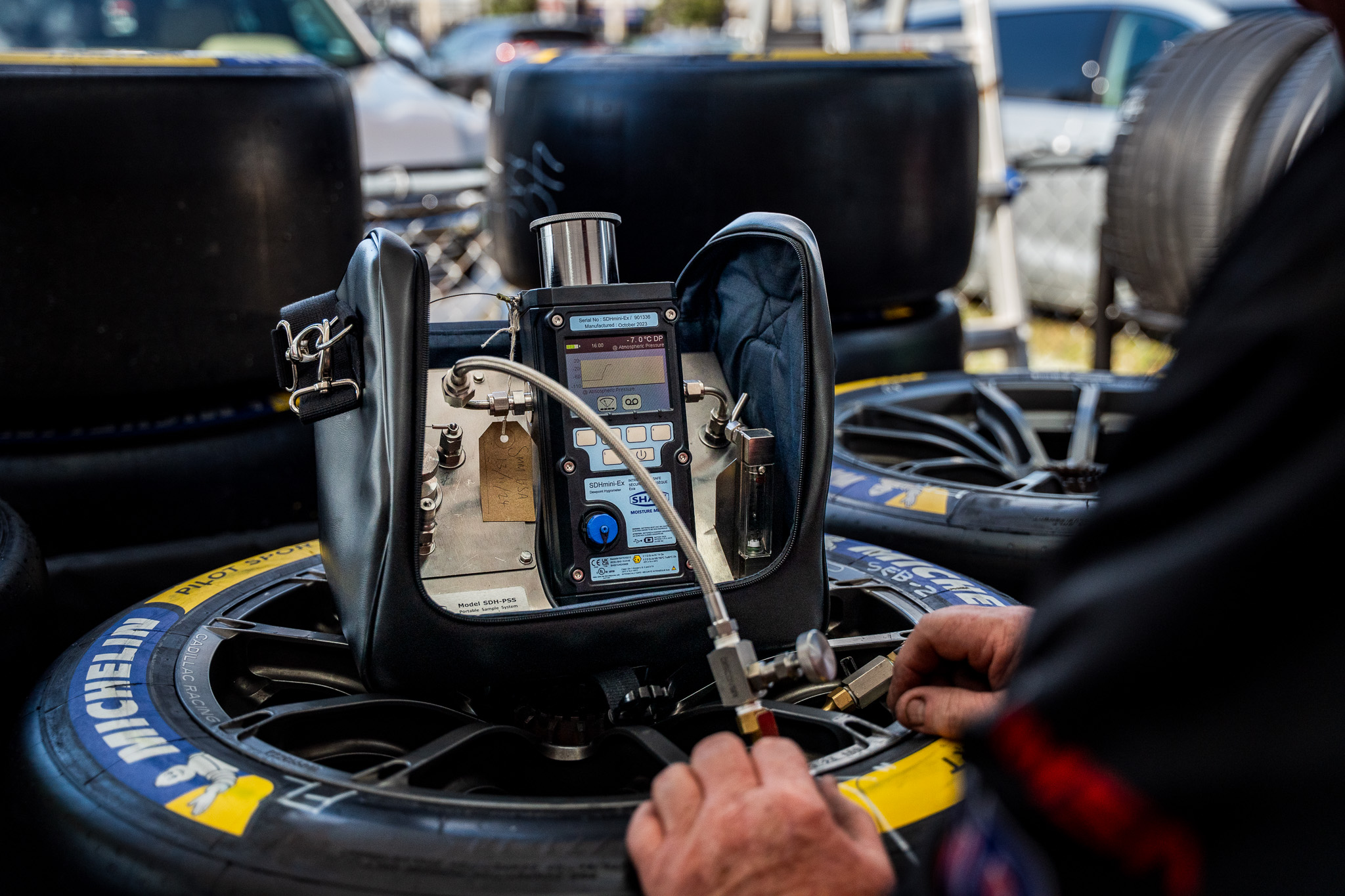 moisture in tyres, measure trace moisture with the Shaw SDHmini handheld hygrometer, moisture detection in tryes